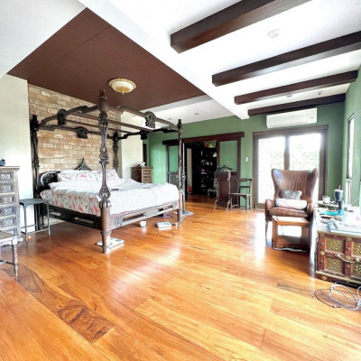 Rush Sale House and Lot in Royale Tagaytay Estate