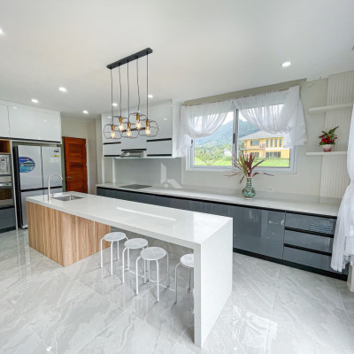 Stunning Modern Home with 360 Overlooking Taal View For Sale