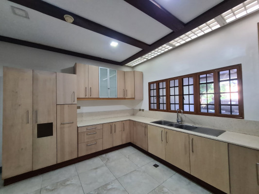 Delightful 607sqm 2-storey Home for Sale in Alabang Hills