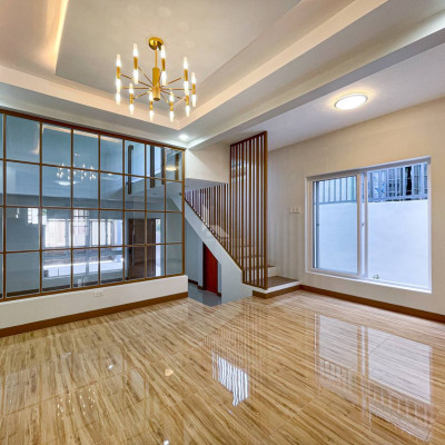 Sophisticated Fully Renovated Modern House For Sale
