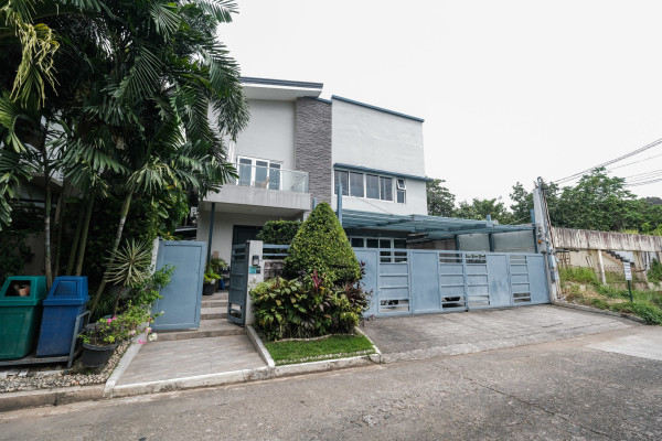 Stylish 5-Bedroom House for Sale in Capitol Homes, Quezon City