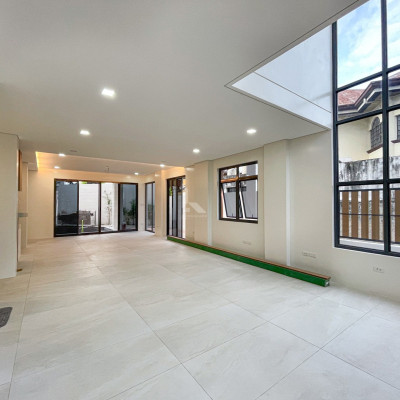 Astonishing Modern Industrial House with Spacious Attic For sale in Merville Par