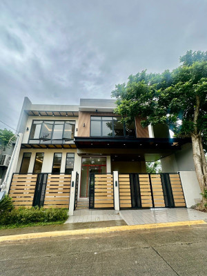 Sleek 5-Bedroom House and Lot for Sale