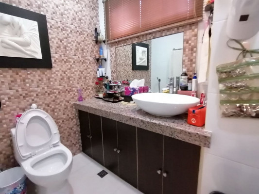 5BR/4Ba Detached Home In Citadella Village Las Piñas