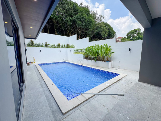 Exquisite 5- Bedroom House and Lot for Sale