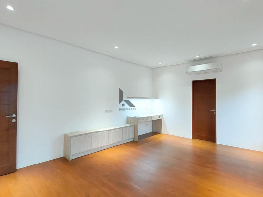 Modern semi-furnished Home for sale in Marcelo Green Village,
