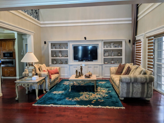 A Spectacular almost New House in Mabalacat