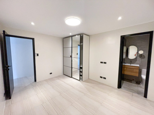 : Breathtaking Modern Home in The Orchard Residential
