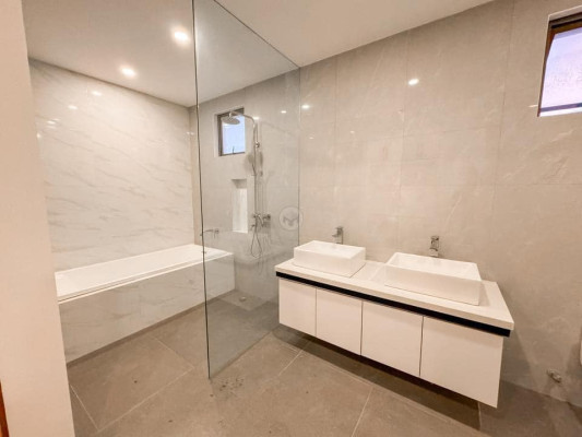 A Stylish 5 Bedroom House and Lot For Sale