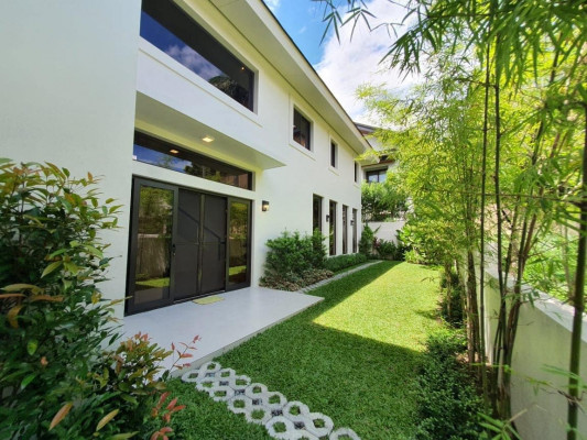 A Freshly Built Modern Home in Hillsborough, Alabang