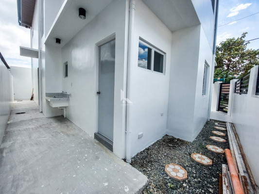 A Spacious and Pleasant Corner House and Lot For Sale in Greenwoods,