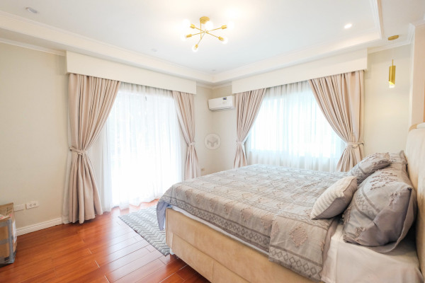 Inviting 5-Bedroom House and Lot for Sale