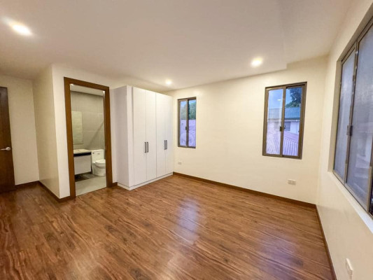 A Stylish 5 Bedroom House and Lot For Sale