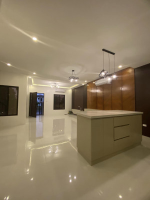 MODERN CONTEMPORARY TWO STOREY HOUSE WITH POOL