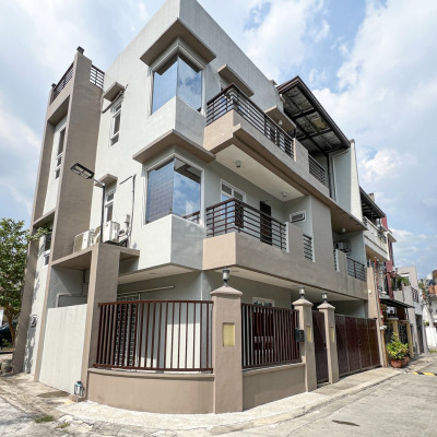 Vast Semi-Furnished Corner House and Lot For Sale