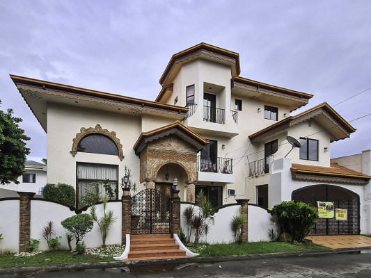 Beautiful Mediterranean House in BF Homes