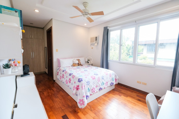 Own this Spacious 5-Bedroom Home with Pool