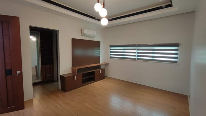 Beaming Lavish House and Lot For Sale in Multinational Village in Angeles City