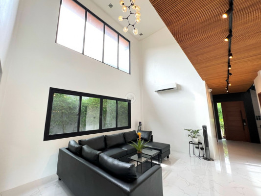 Refined Contemporary House and Lot for Sale