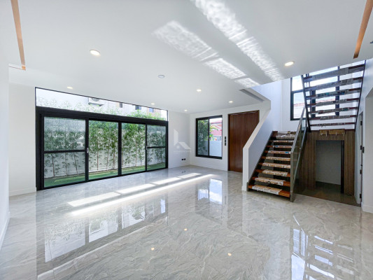 Superb Modern Contemporary House and Lot For Sale in BF Homes