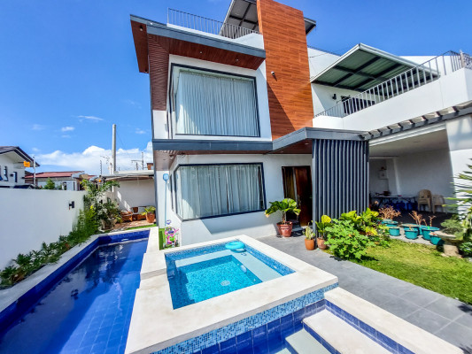 Corner House and Lot for Sale Located in Meadowood Executive Village, Cavite