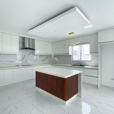 Alluring Modern Contemporary Home For Sale in Greenwoods Executive Village