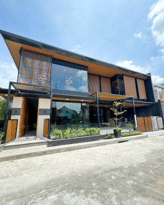 Modern Elegant Designer Home