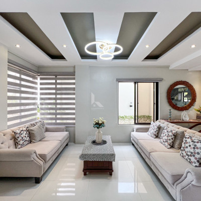 Gorgeous Modern Contemporary Home with Overlooking View For Sale