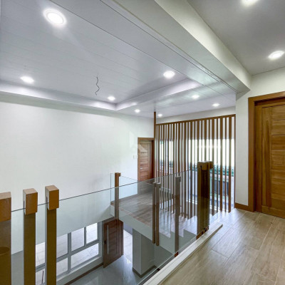 Sophisticated Fully Renovated Modern House For Sale