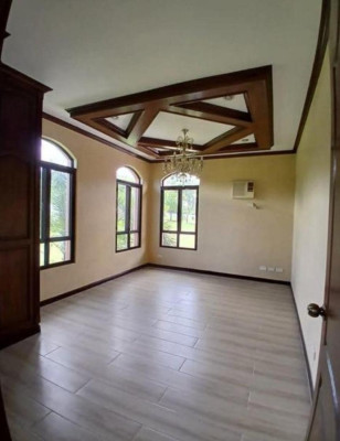 An Elegant 5 Bedroom House and Lot for Sale in Portofino South