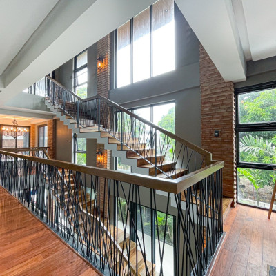 Luxurious Modern Tropical House and Lot For Sale in Merville Park