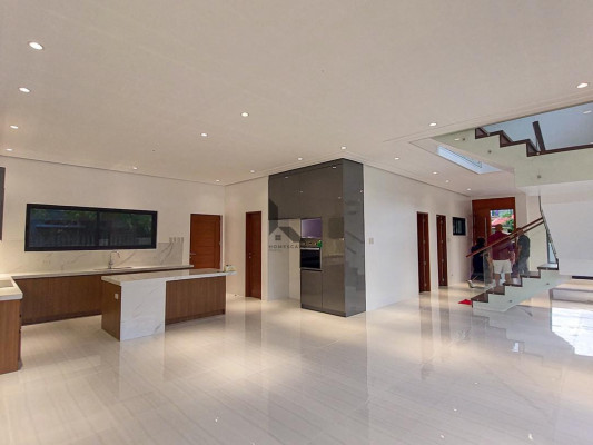 Modern semi-furnished Home for sale in Marcelo Green Village,