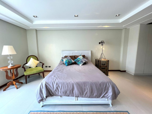 Enchanting Townhouse for Sale across Arca South