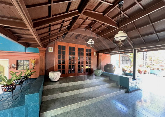 HOUSE & LOT FOR SALE IN QUEZON CITY!