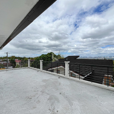 Gorgeous Modern Contemporary Home with Overlooking View For Sale