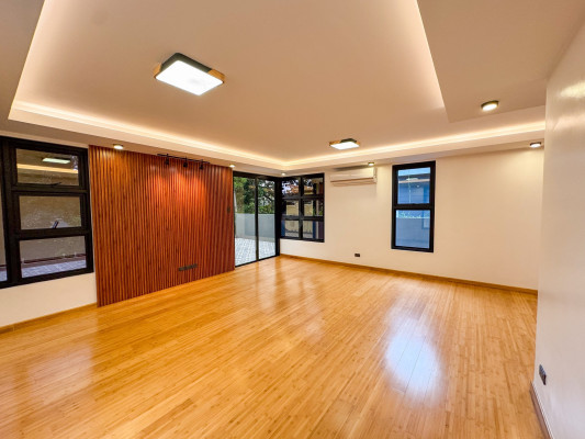 Captivating 6-Bedroom House and Lot in BF Homes, Parañaque