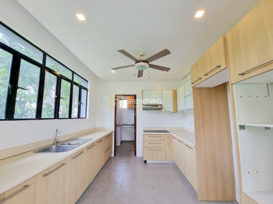 Modern High Ceiling Corner Mansion House & Spacious Open Space Garden