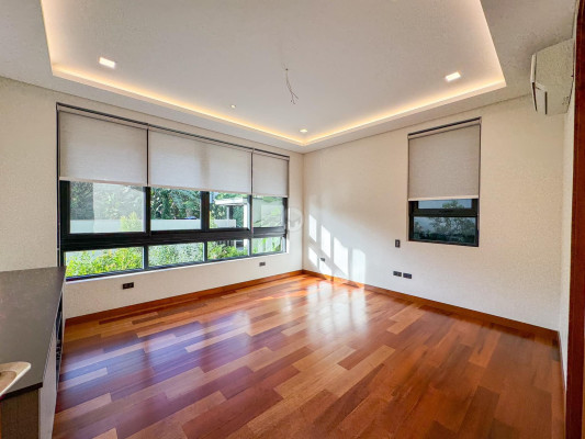 An Outstanding 7 Bedroom Home for Sale in Congressional Ave.