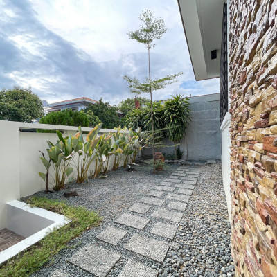 Charming Bungalow House and Lot For Sale in BF Homes