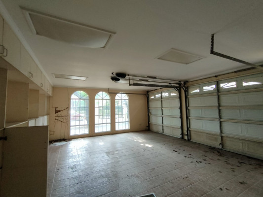 Corner Mansion in Hillsborough, Alabang