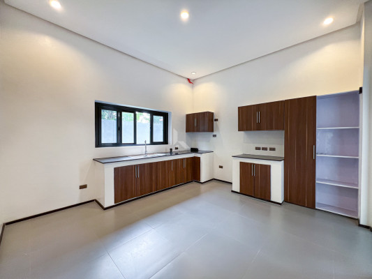 Sophisticated Modern Contemporary House and Lot For Sale in Casa Milan