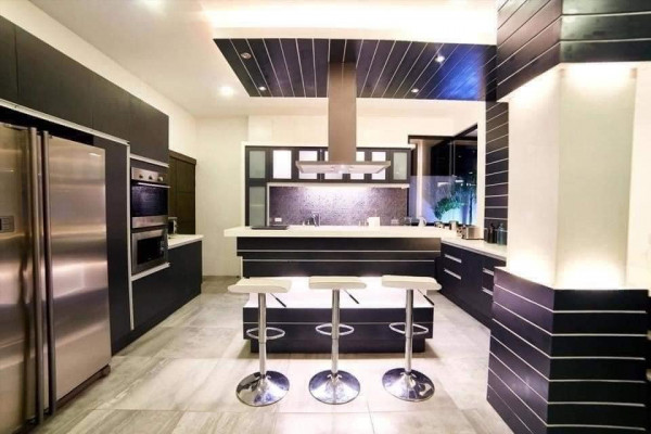 6 Bedroom Luxury Seaside House and Lot with