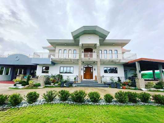 FOR SALE GRAND MANSION WITH FARM RESORT IN NUEVA ECIJA