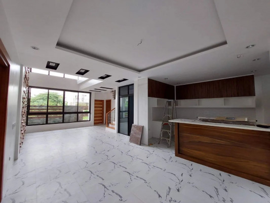 Modern Tropical House and Lot for Sale in Greenwoods Executive Village