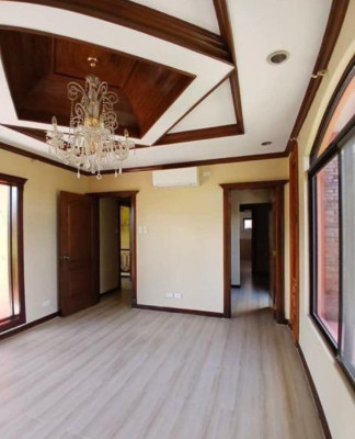 An Elegant 5 Bedroom House and Lot for Sale in Portofino South
