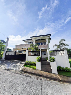Modern Contemporary House w/ Majestic view of Metro Manila
