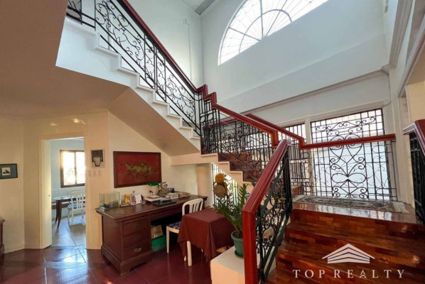Capitol Hills Golf Subdivision | Well Maintain 3 Bedroom 3BR Modern French style