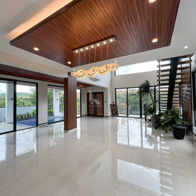 Upscale Modern Tropical House and Lot For Sale in Sun Valley