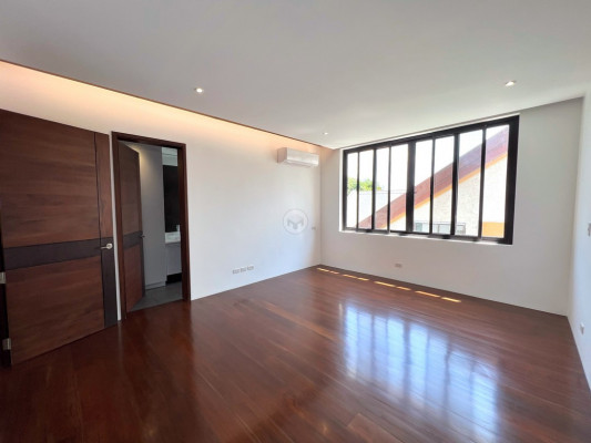 Ultramodern Spotless House and Lot for Sale