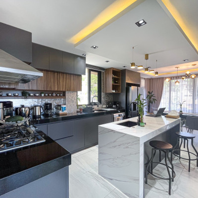 Picturesque Modern House and Lot